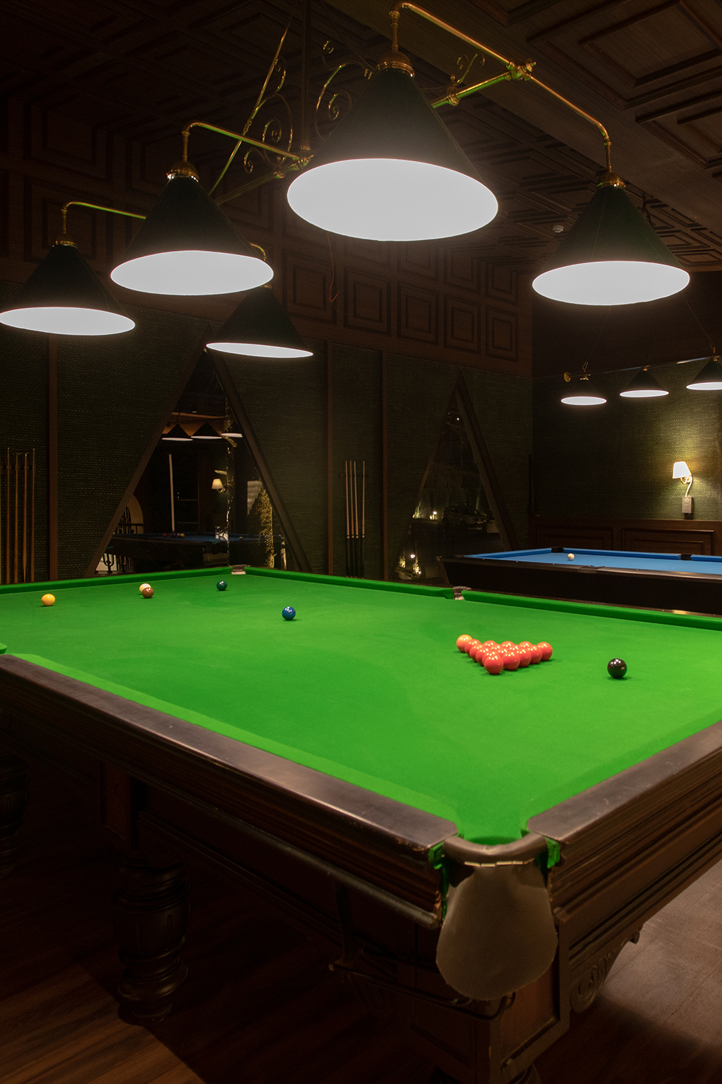 Cue the Game: Billiards Lounge
